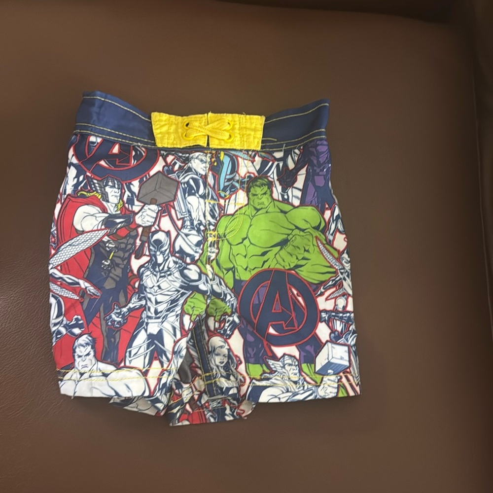 Disney/Marvel little boys swim trunks - size 3